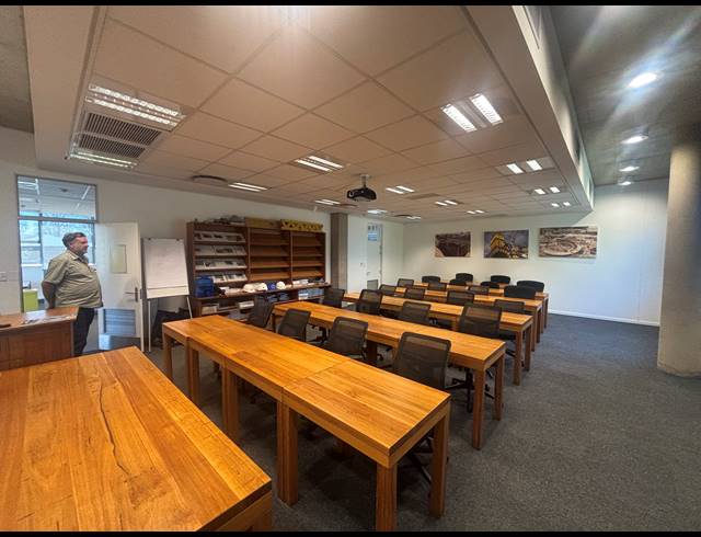441M² OFFICE TO LET IN BLACKHEATH INDUSTRIAL